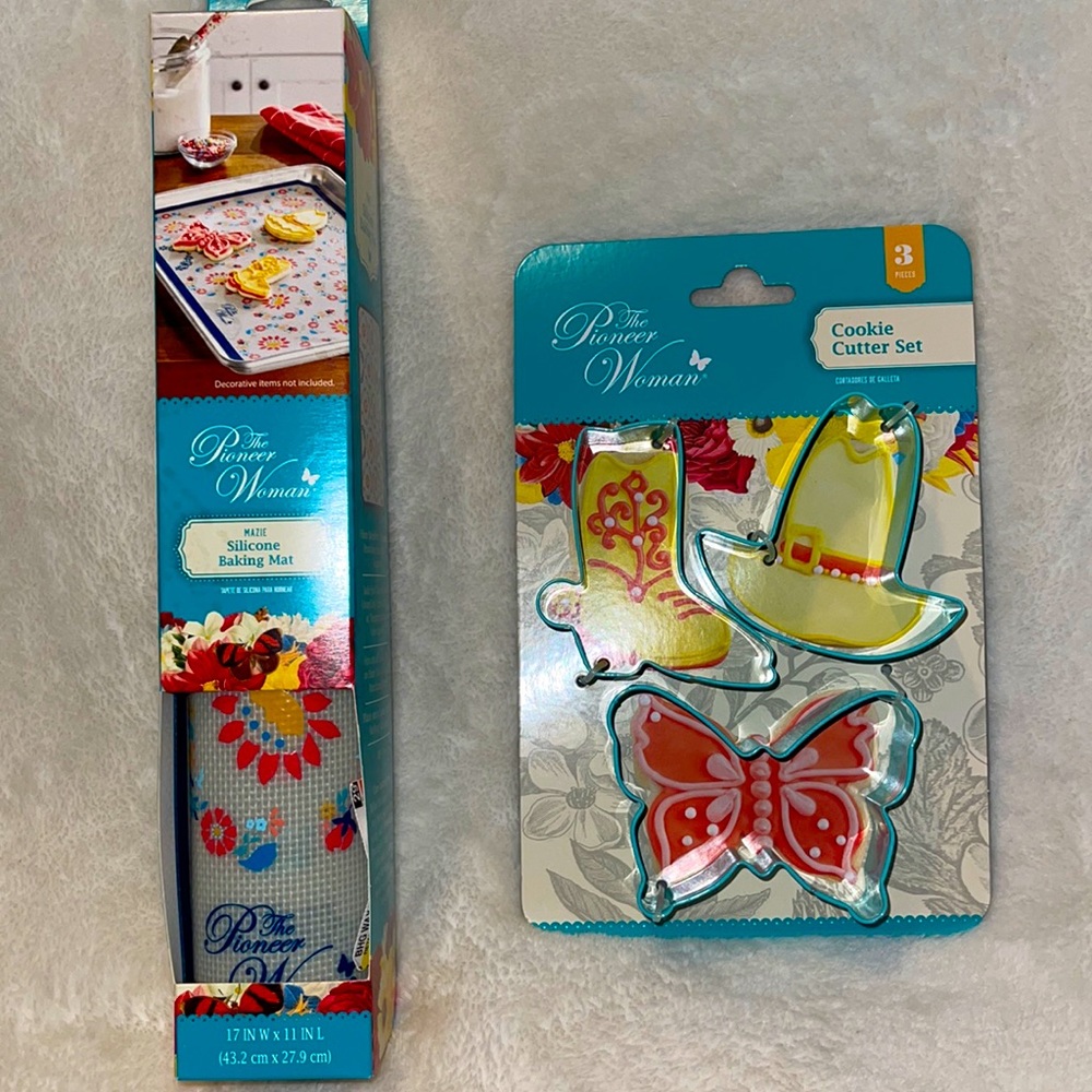 Pioneer Woman silicone baking mat and 3piece cookie cutter set